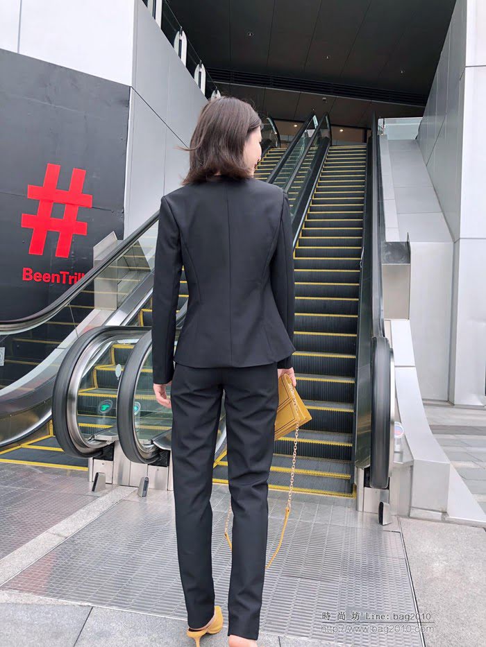 Chanel香奈兒 法國專櫃同步新款 2019春裝 氣質款 領口釘珠西服套裝 時尚經典款 黑色  xly1245